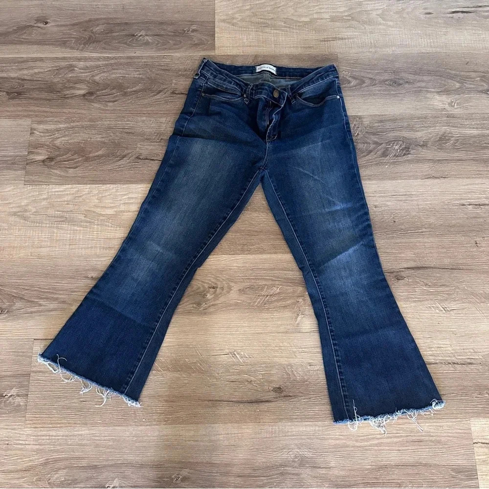 Articles of Society Flare Crop Jeans Size 31 Raw Hem Dark Wash Trendy Stretchy